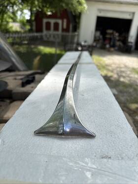 3853674 General Motors Original Gm 1964 Impala Super Sport Bel Air Trunk Center Molding Spear
