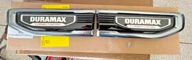 84431317 General Motors 2019-2025 Gmc Sierra 1500 Duramax 3.0l Right/left Set Fender Vent Emblem Oem