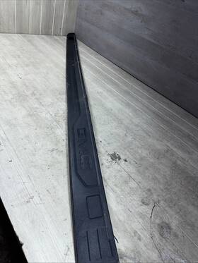 84526932 General Motors Oem 19 - 26 Gmc Sierra 1500 Passenger Side 6.5 Standard Bed Rail Cap Molding