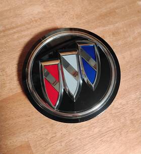 9056279 General Motors 2017-2020 Buick Envision Lacrosse Front Grille Tri-shield Emblem Oem