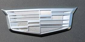 84056212 General Motors / Cadillac 2016-2022 Ct6 Xt5 Rh Passenger Front Fender Crest Emblem Oem