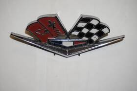 3872930 General Motors / Gm 3827158 1965 1966 C2 Corvette Emblem Fender Crossed Flag Script