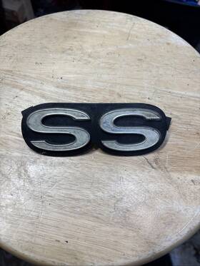 331707 General Motors /oem 1960s 1970s Chevrolet Parts Ss Emblems Badges Trim Vintage Original