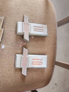 3818127 General Motors / Oem Vintage Early 1960s Chevy Truck Parts C 10 Emblems Badges Trim