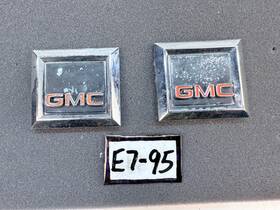 Z-1803 General Motors Brkn Oem 1973 - 1980 Gmc Sierra Grande Pair Fender Emblem C10 Pickup E7-95