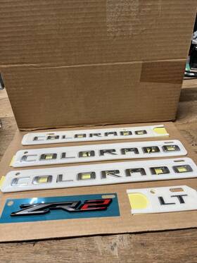 85660257 Genuine Motor Gm Used Chevy Colorado Emblems Lt Zr2 Part #85660257