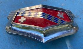 1337287 Gerity 1949 Buick Front Hood Chrome Emblem Bezel And Plastic Crest