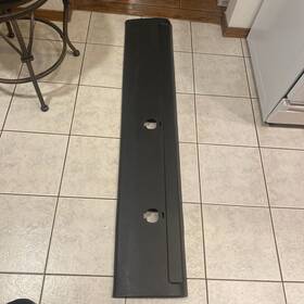 15772038 Gm 15772033 1999-2006 Chevrolet Silverado Rear Windshield Trim Molding