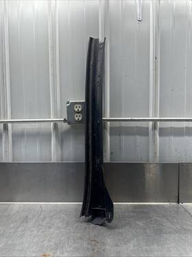 25975086 Gm 2007-2013 Cadillac Escalade Chevy Suburban Yukon Molding Windshield Pillar Rh