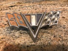 3843018 Gm Fender Emblem Badge V8 Chevelle Imapla Oem 1960s Crossed Flags