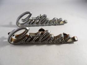 399503 Gm Pair Of 1968 1969 Olds Cutlass S 442 Fender Script Emblems