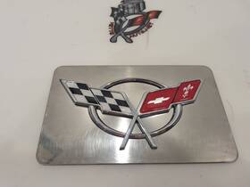 605-503 Gm Licensed Exhaust Filler Plate With Crossed Flags Emblem For 1997-04 C5 Corvette