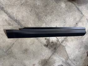 84913477 Gm 2021-2024 Gmc Yukon Tahoe Right Passengergenuine Rear Rocker Molding