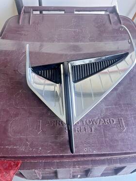 85593622 Gm Genuine Cadillac Lyriq Trim Molding Very Clean Half Price Of New