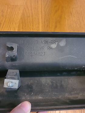 25824827 Gm Oem Chevrolet Equinox Rear Door Lower Gray Molding Right Preowned