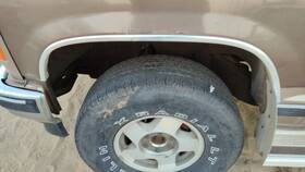 Gm Trucks 15546443 1992-1999 Chevy Suburban Driver Left Front Wheel Flare Moulding Oem Fender