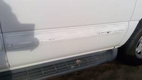15759428 Gm Trucks 00-06 Suburban Passenger Right Front Moulding From Door Trim Strip White 50u