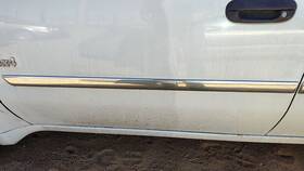 Gmc 10362707 2006-2009 Envoy Driver Left Front Moulding From Door Oem Trim Strip