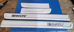 15053147 Gmc 02-05 Envoy Driver Passenger Front Rear Set White Molding Trim Side Door