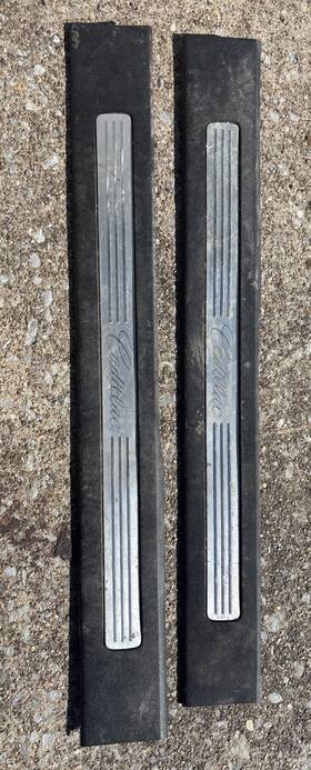 15848379 Gmc 2007- 2014 Cadillac Escalade Esv Door Interior Sill Scuff Plate Front