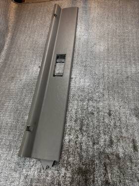 15964912 Gmc Sierra 3500 Molding Assembly Rear Upper Window 2000