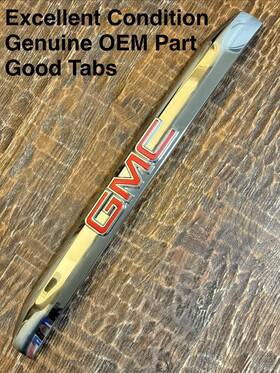 22834033 Gmc Oem 2015-2020 Yukon Denali Rear Tailgate Trunk Chrome Applique Trim Molding
