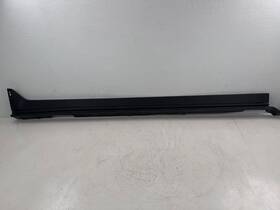 84679047 Gmc 2018 - 2024 Terrain Right Passenger Side Skirt Rocker Panel Molding Oem