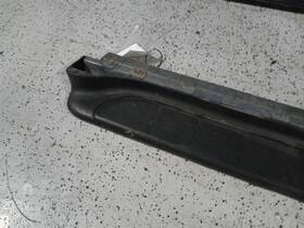 186.gm9c02 Gmc Truck 2002 Yukon Right Rocker Panel Oem