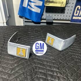 345126  Gmswapper 81-87 Chevrolet Chevy Truck Camper Special Rh Lh Cab Corner Molding Squarebody