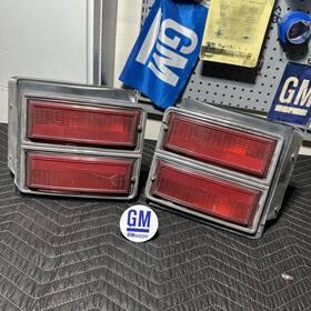 5935017  Gmswapper 78-79 Oldsmobile Cutlass Cutty G-body Tail Light Housing Rear Pair Taillight Oem