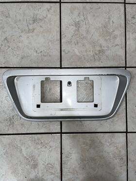 74890-s04-q30zf Honda 1996-2000 Civic Ek Sedan 4dr Oem Rear Trunk Garnish License Plate Holder
