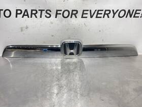 74890-sxsa-a010-m1 Honda 07-11 Crv Rear Trunk Lid Tail Gate Lift Garnish Trim Molding With Emblem Oem