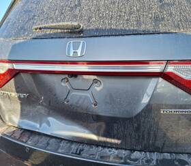 74890-tk8-a22 Honda 11 Odyssey Liftgate Center Middle Tail Light Reflector Finish Panel 12 13
