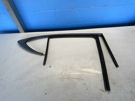 83864-g9000 Hyundai 2019-2024 Genesis Rh Frame Molding Oem