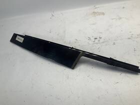 137.in1m14 Infiniti 14-20 Q50 Front Right Applique B Pillar Door Trim Molding T