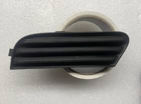 622566gw0c Infiniti 2018-2020 Qx80 Front Bumper Right Side Fog Light Lamp Bezel Upper Oem