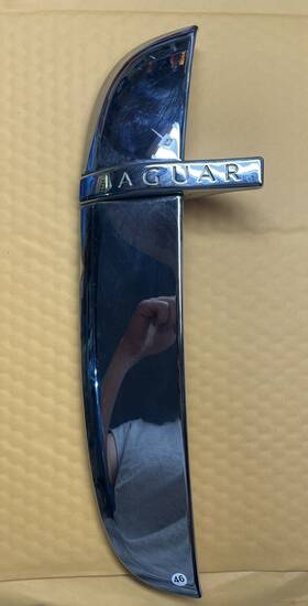8x23-280b11-ae Jaguar 8x23280b10ae 2009-2011 Xkr Fender Molding Vent Wing Left Broken Tabs