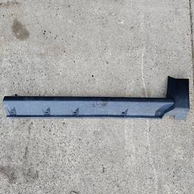 05182574ab Jeep This Front Right Rocker Panel Lower Trim Molding With A Textured Finish For The