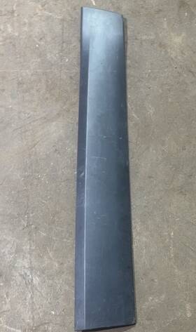 1yw32trmab Jeep 2014-2022 Cherokee Front Right Passenger Door Lower Molding Oem