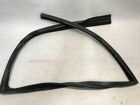 P000045 Land Rover 03-10 Range L322 Rear Right Side Window Guide Weather Stripping Seal