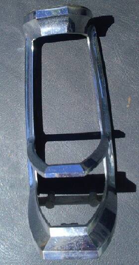 Lincoln C8lb13449a Very Good 1969-71 Continental Mark Iii Rh Lh Tail Turn Park Light Oem Trim Bezel