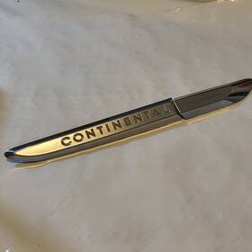 Lincoln Gd9b-16178-b/d 2017-2020 Continental Oem Passenger Rh Front Door Chrome Side Emblem