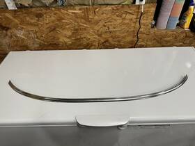 1076711430 Mercedes-benz 73-89 107 450sl 380sl 560sl Windshield Bottom Reveal Molding