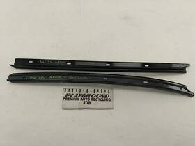 127.mb1c03 Mercedes-benz Clk430 A208 Convertible Pair Of Front A Pillar Door Seals 1998-2003