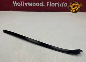 1676908812 Mercedes-benz 2020-2026 Gle Gls Front Windshield Right A Pillar Molding Trim Oem 1676908812 Mercedes-benz 2020-2026 Gle Gls Front Windshield Right A Pillar Molding Trim Oem
