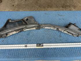 2108301113 Mercedes-benz 1998-2003 W210 E320 Windshield Wiper Cowl Cover Trim Screen Oem #4663em