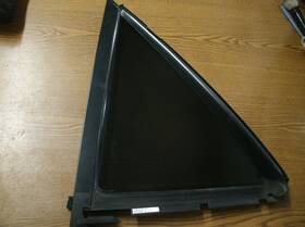 A1647302555 Mercedes-benz 2006-2011 Ml350 Ml550 Rear Left Fixed Vent Privacy Window Glass Oem