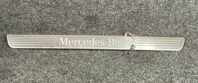 A1666808600 Mercedes-benz 12-19 Gl350 Gle35 Front Left Outer Door Sill Cover Rail