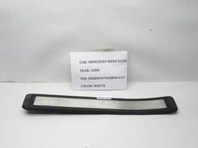 A2116805735 Mercedes-benz 06-10 E350 Rear Left Side Door Sill Trim Oem