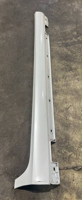 A218-690-02-40 Mercedes-benz 12-18 W218 Cls550 Right Side Skirt Rocker Panel Molding Oem Note